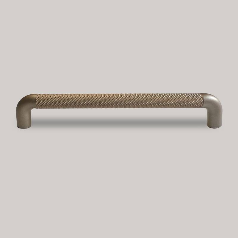 Maner mobilier Ergo, striat, 160 mm interaxa, finisaj maro pentru casa si proiecte eficiente