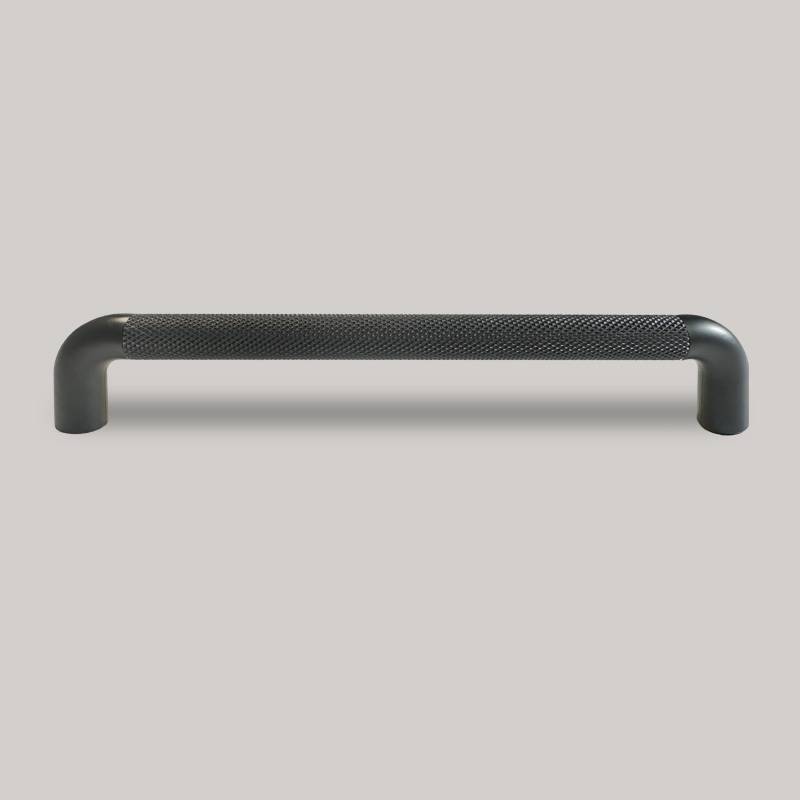 Maner mobilier Ergo, striat, 192 mm interaxa, finisaj negru pentru casa si proiecte eficiente