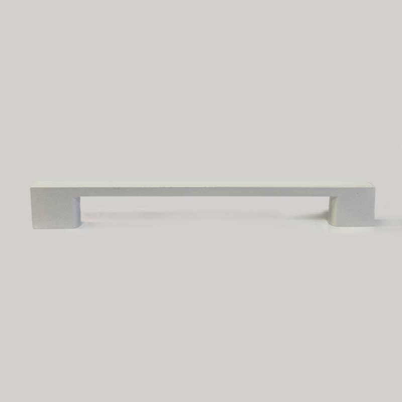 Maner mobilier B0014, 224 mm interaxa, metalic, finisaj alb pentru casa si proiecte eficiente