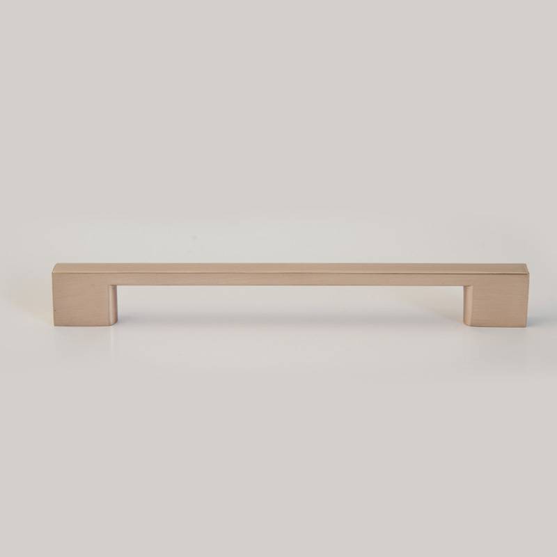 Maner mobilier B0014, 192 mm interaxa, metalic, finisaj auriu periat pentru casa si proiecte eficiente